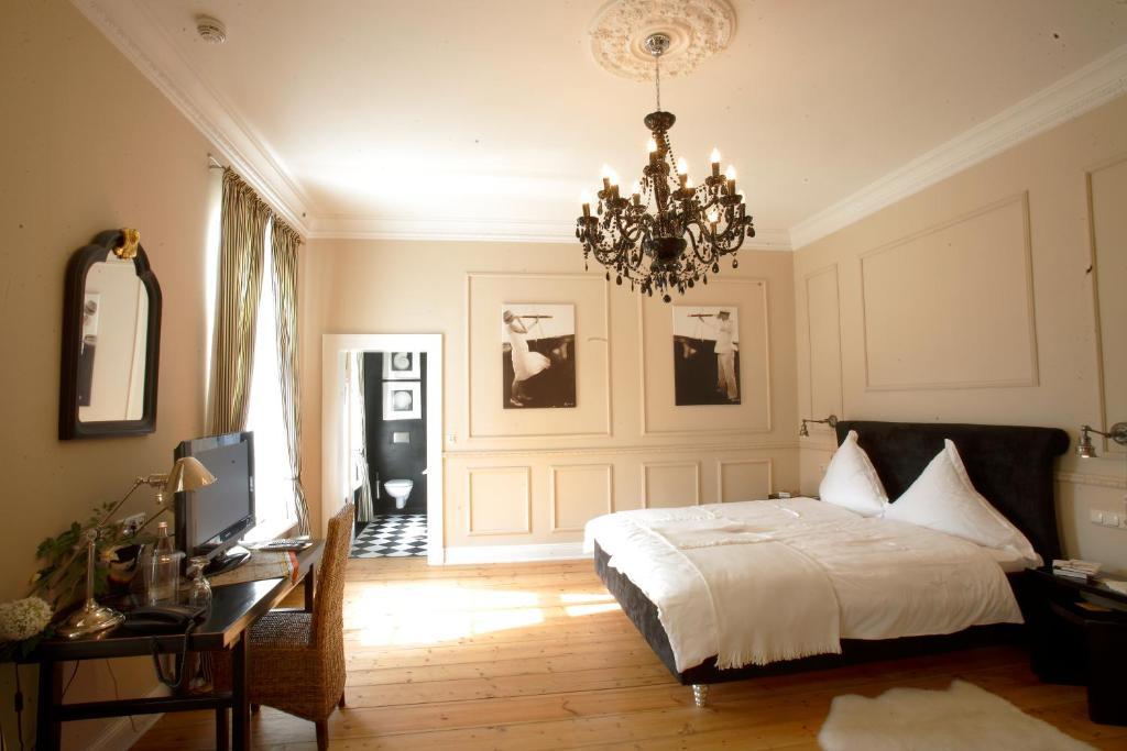 Hotel Hochzeitshaus Aurich Esterno foto