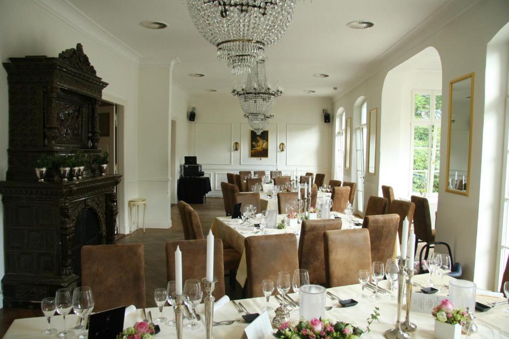 Hotel Hochzeitshaus Aurich Esterno foto